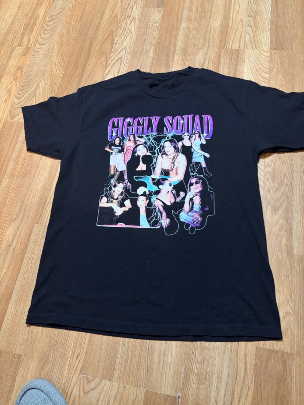 Official Giggly Squad 2024 Tour Shirt - Club Giggly Paige & Hannah - Size L/XL